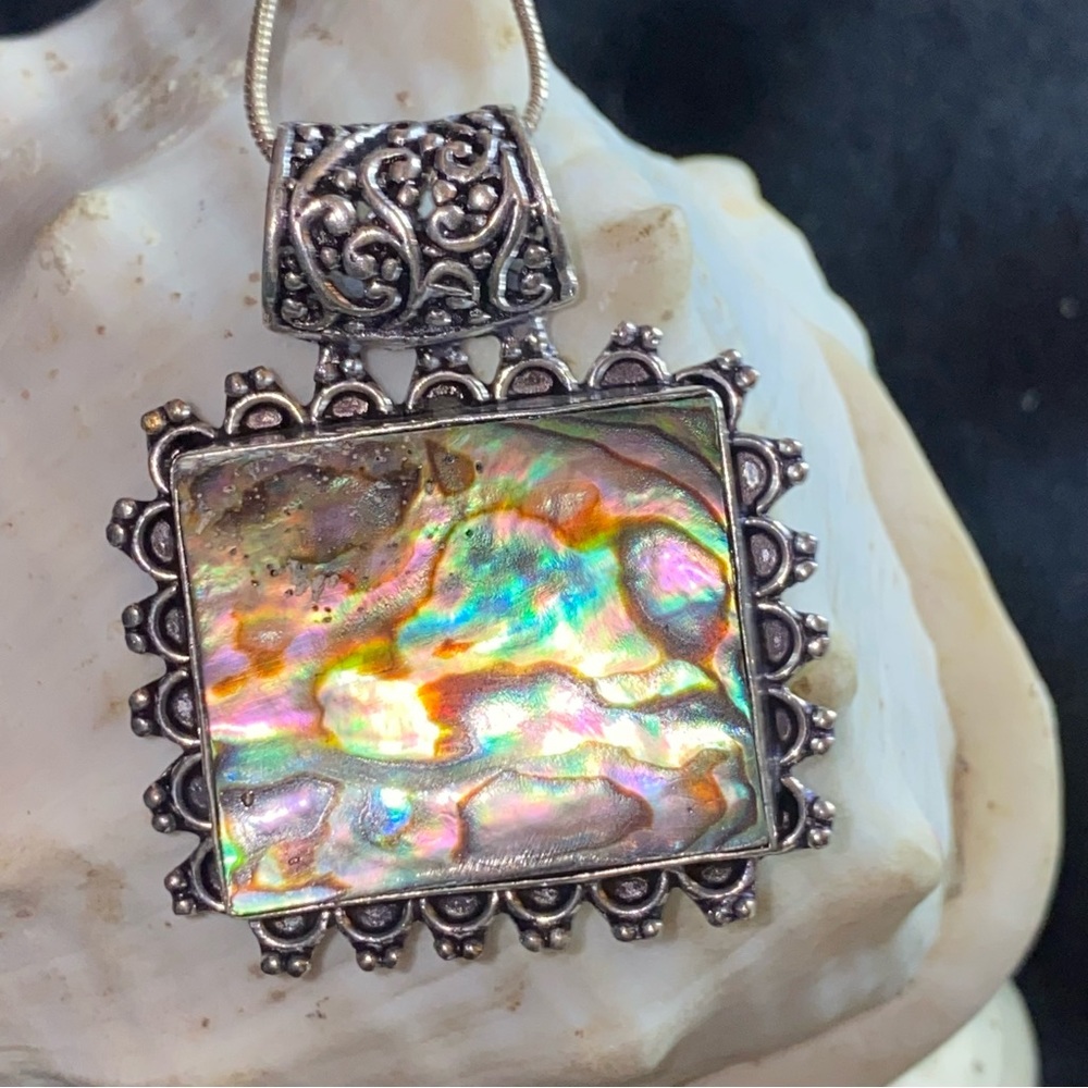Striking Abalone Shell statement Pendant - Picture 5 of 8